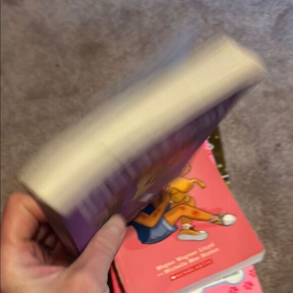 Dork Diaries Graphic Novel set - Picture 8 of 8